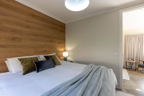 Pine Beach Guest House In The Heart Of Balnarring - Melbourne Tourism 3