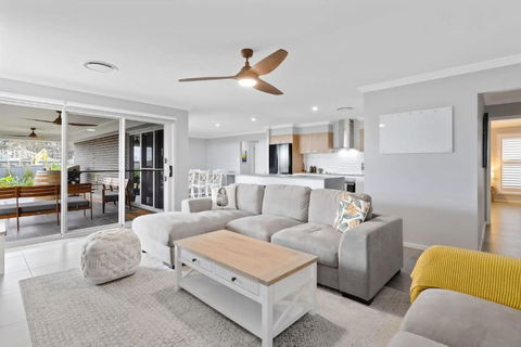 Pineapple House Furry Friends Welcome - Melbourne Tourism 3