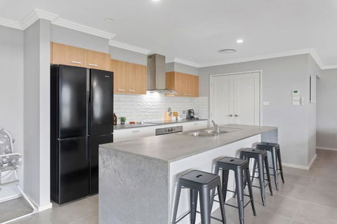 Pineapple House Furry Friends Welcome - Melbourne Tourism 0