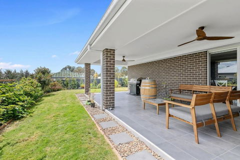 Pineapple House Furry Friends Welcome - Melbourne Tourism 1