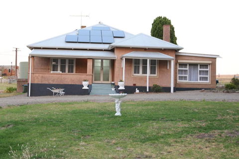Pink Gums Farmstay - Melbourne Tourism 0