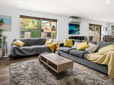 Pipi Shell Getaway - Melbourne Tourism 0