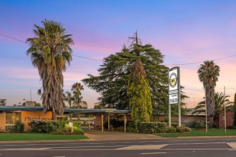 Plainsman Motel - Melbourne Tourism 1