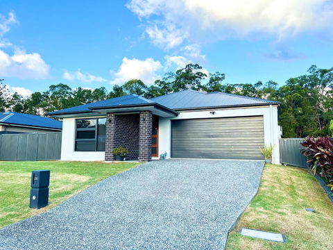 Plantation Retreat 4 Bedroom Modern Home - Melbourne Tourism 0