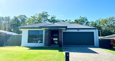 Plantation Retreat 4 Bedroom Modern Home - Melbourne Tourism 1