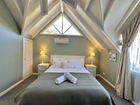 Plum Tree Cottage - Melbourne Tourism 2