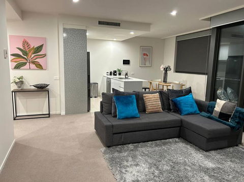 Plush Apartment On Mort - Melbourne Tourism 0