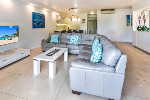 POINCIANA 101 HAMILTON ISLAND CENTRALLY LOCATED 3 BEDROOM, Plus BUGGY!! - Melbourne Tourism 3