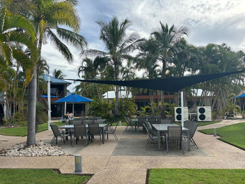 Pool Side Holiday Home - Melbourne Tourism 2