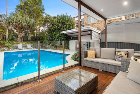 Pool Side Luxury Pet Friendly - Walk To The Beach - Melbourne Tourism 1