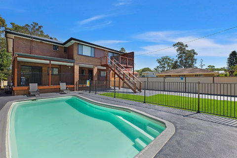 Poolside At Costa - Melbourne Tourism 0