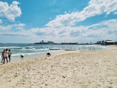 Port Melbourne Dog Beach Stays - Melbourne Tourism 2
