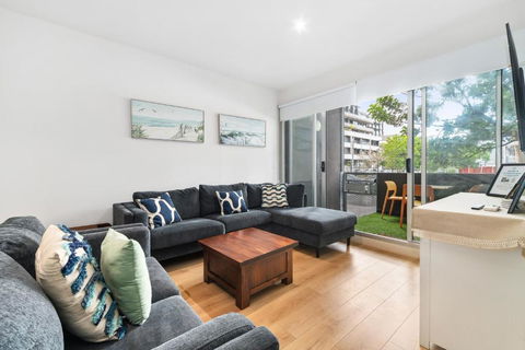 Port Melbourne Dog Beach Stays - Melbourne Tourism 0