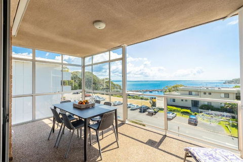 Portofino, 6,7 Laman Street - Superb Water Views, Linen And Bed Making, Only 1 Minute Walk Into The Heart Of Town - Melbourne Tourism 0