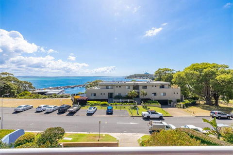 Portofino, 6,7 Laman Street - Superb Water Views, Linen And Bed Making, Only 1 Minute Walk Into The Heart Of Town - Melbourne Tourism 1