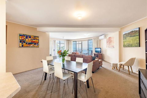 Portofino, 6,7 Laman Street - Superb Water Views, Linen And Bed Making, Only 1 Minute Walk Into The Heart Of Town - Melbourne Tourism 3