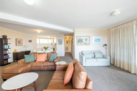 Portofino, 6,7 Laman Street - Superb Water Views, Linen And Bed Making, Only 1 Minute Walk Into The Heart Of Town - Melbourne Tourism 2