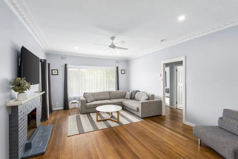 Portside Rest - Melbourne Tourism 3