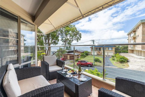 Port Views On Ronald 2 63 Ronald Ave - Melbourne Tourism 0