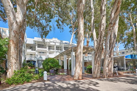 Private Beach Club Apartment In Building 2 - Melbourne Tourism 1