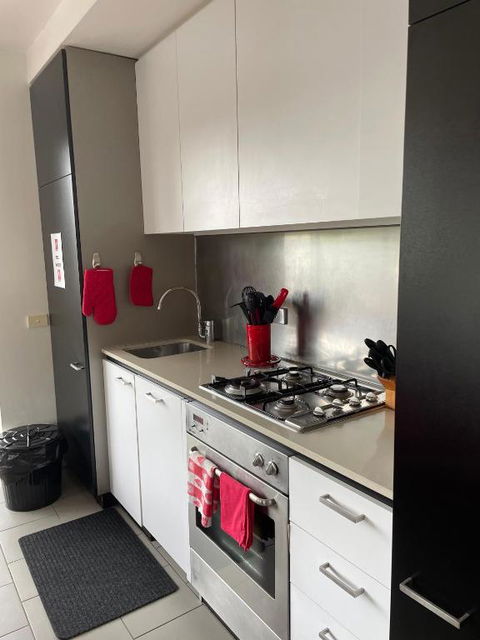 Radiance - Chic Fitzroy Street Apartment - Melbourne Tourism 2