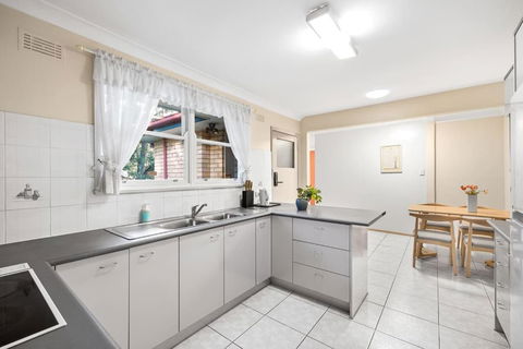 Quaint Queen Room In Pymble - Private Spot - Shared Bathroom - Melbourne Tourism 2