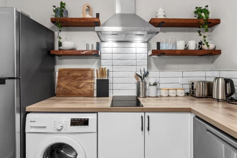 Quite, Quaint & Private Guesthouse, Sleeps 6 - Melbourne Tourism 1