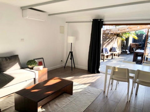 Quite, Quaint & Private Guesthouse, Sleeps 6 - Melbourne Tourism 2