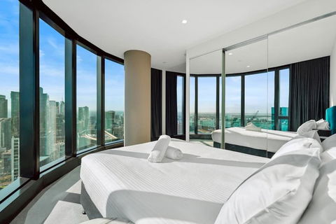 Prime Skyline Living With 120-degree Views 2B2B1C - Melbourne Tourism 0
