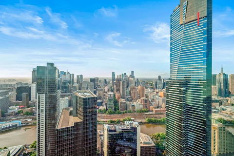 Prime Skyline Living With 120-degree Views 2B2B1C - Melbourne Tourism 2