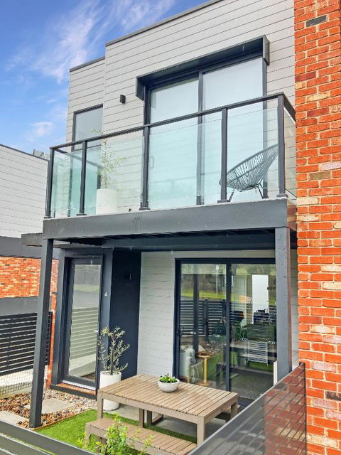 Private Room & Ensuite, In Shared Modern 2 Level Apartment - Full Use Of All Facilities - Melbourne Tourism 1
