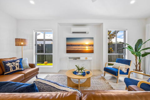 Premium 4-Bed Coastal Escape With BBQ And Pool - Melbourne Tourism 2