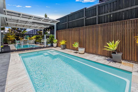 Premium 4-Bed Coastal Escape With BBQ And Pool - Melbourne Tourism 1