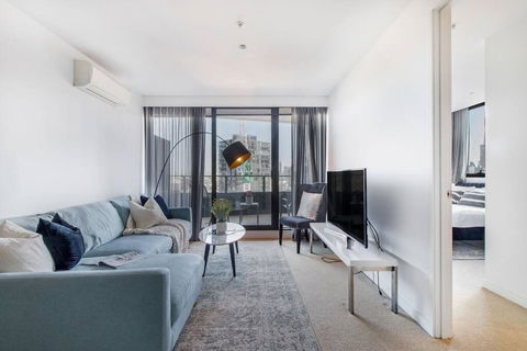 Premium Albert Park Grand Prix Apartment By Ready Set Host - Melbourne Tourism 0
