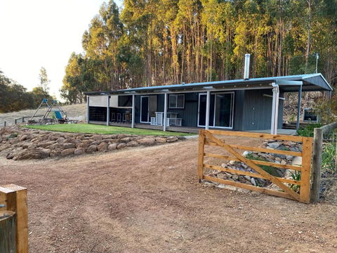 Preston Valley Country Cabin - Melbourne Tourism 0