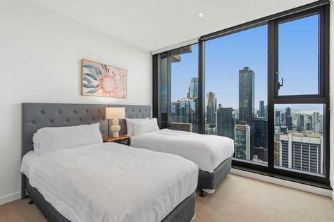 Pristine 2-Bed Central Apartment With City Views - Melbourne Tourism 2