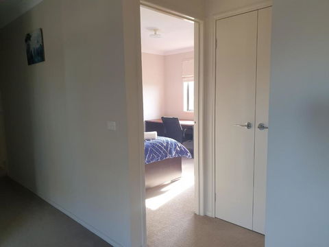 Private Room With Shared Bathroom In Point Cook - Melbourne Tourism 3
