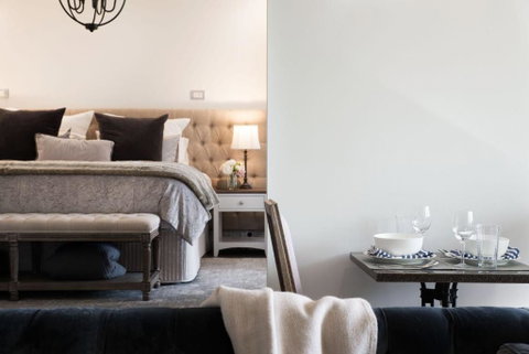 Provence Spa Villa 2 - Melbourne Tourism 1