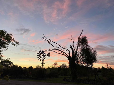 Pull Up Stumps - Melbourne Tourism 1