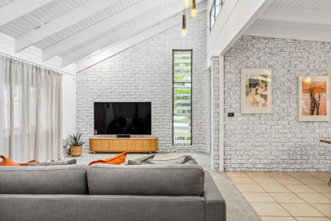 Pumicestone Beach House - 200m To The Passage - Melbourne Tourism 2