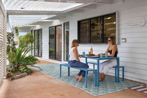 Pumicestone Beach House - 200m To The Passage - Melbourne Tourism 3