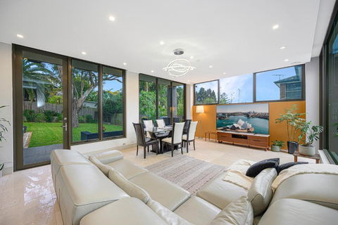 Putney Brand New Luxury House Pool & Waterview - Melbourne Tourism 3