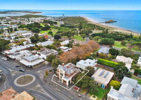 QPO QUEENSCLIFF - Melbourne Tourism 1