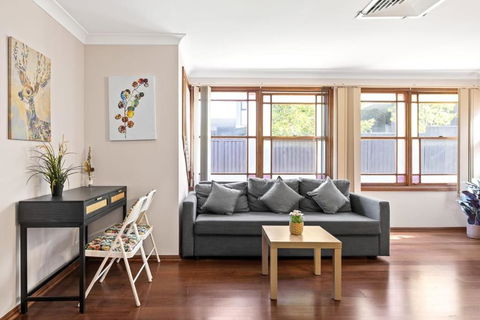 Quadruple Room W Ensuite In Gordon Near Train & Bus - Melbourne Tourism 2