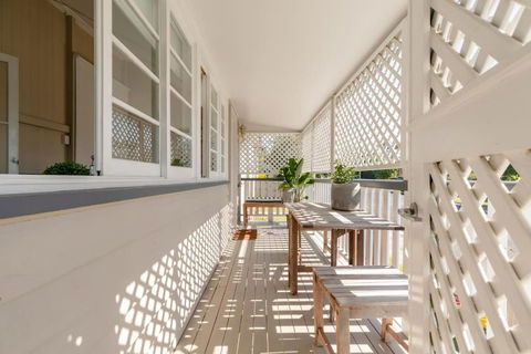 Quaint & Cosy 1 Bedroom Apartment In Queenslander. - Melbourne Tourism 0