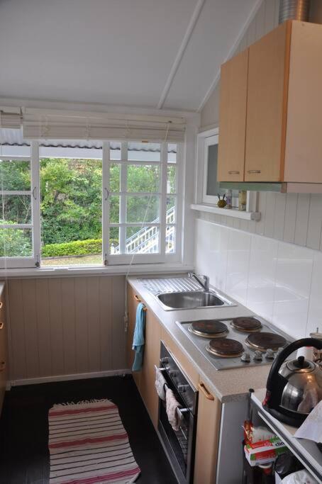 Quaint & Cosy 1 Bedroom Apartment In Queenslander. - Melbourne Tourism 3