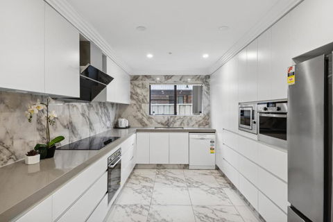 Quaint Double Room - Centrally Located At Glenfield - Shared Bathroom - Melbourne Tourism 3