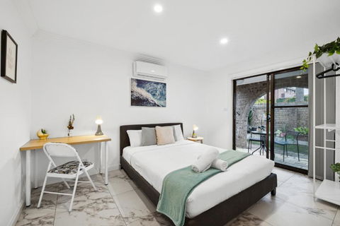 Quaint Double Room - Centrally Located At Glenfield - Shared Bathroom - Melbourne Tourism 0
