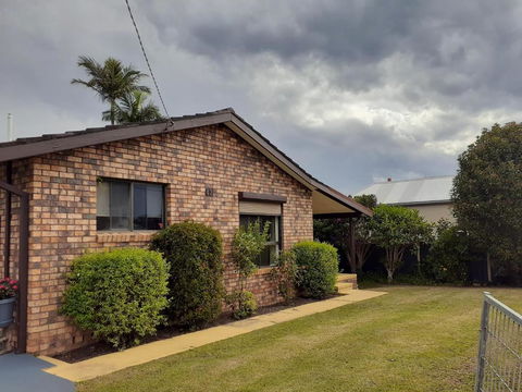 QUIET PROPERTY BY THE RIVER - Melbourne Tourism 0