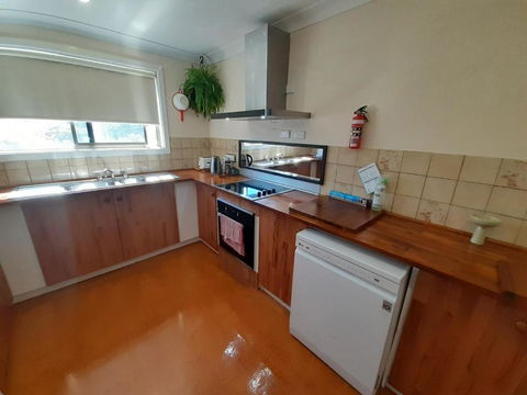 QUIET PROPERTY BY THE RIVER - Melbourne Tourism 3